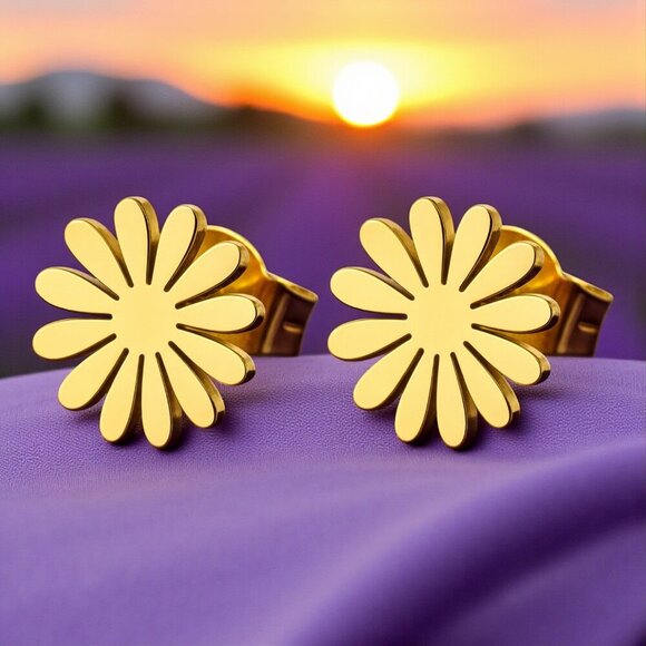 🆕️Minimalist Daisy Flower Stud Earrings 18K Gold Plated Stainless Steel - Picture 1 of 8